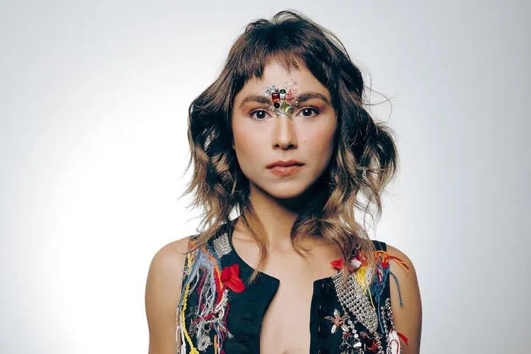 Cantora pernambucana Flaira Ferro traz nova turnê à CAIXA Cultural Brasília