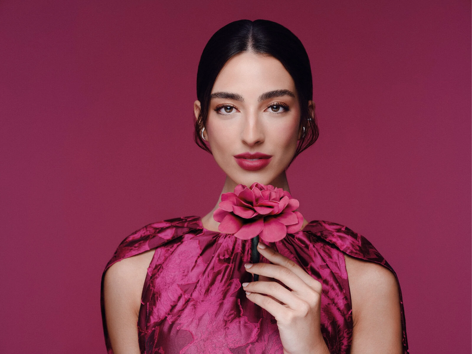 O Boticário apresenta Floratta Rose Sucrée em campanha que une a arte da perfumaria à doçura da pâtisserie francesa