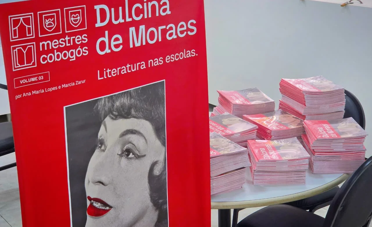 Escolas de Samambaia recebem livro sobre Dulcina