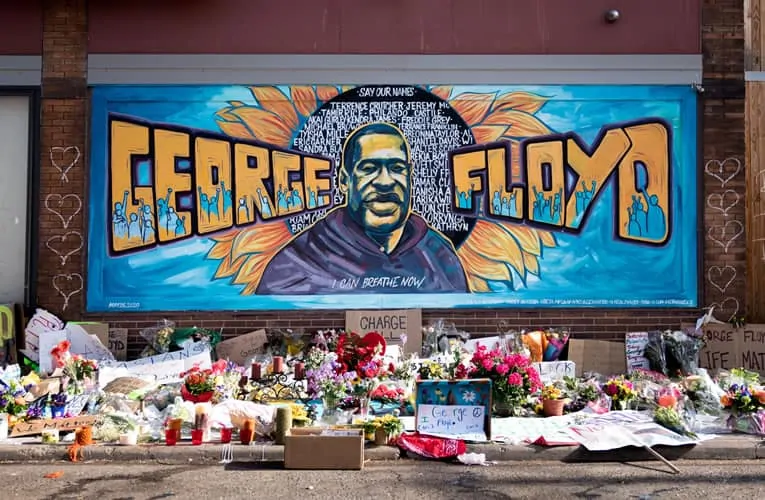 Mural George Floyd - Xena Goldman, Cadex Herrera, Greta McLain, Niko Alexander e Pablo Hernandez, 2020 - Minneapolis<br/>Foto: Lorie Shaull