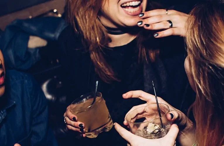 Foto: <a target="_blank" href="https://unsplash.com/@mdisc?utm_source=unsplash&amp;utm_medium=referral&amp;utm_content=creditCopyText">Michael Discenza</a> / <a target="_blank" href="https://unsplash.com/s/photos/bar?utm_source=unsplash&amp;utm_medium=referral&amp;utm_content=creditCopyText">Unsplash</a>