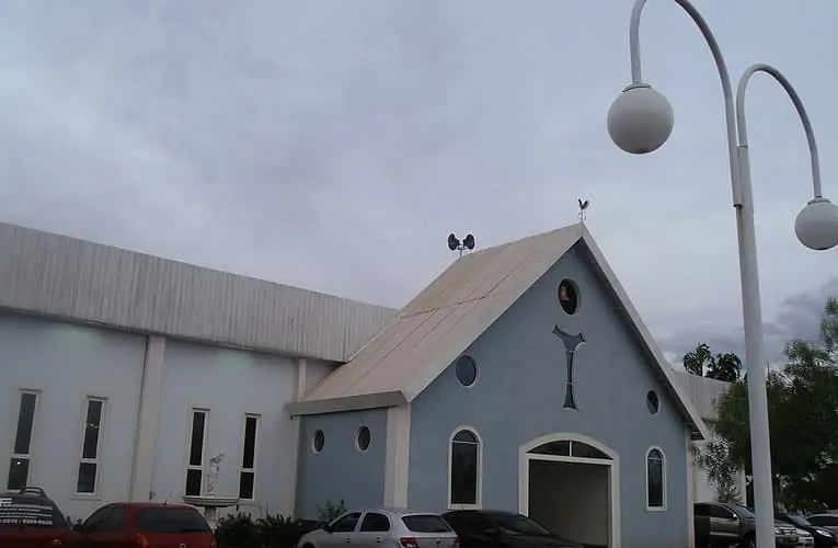 Foto: Igreja S. Fancisco de Assis / <a title="Josue Marinho / CC BY (https://creativecommons.org/licenses/by/3.0)" href="https://commons.wikimedia.org/wiki/File:Brasilia_DF_Brasil_-_Igreja_S._Fancisco_de_Assis_-_panoramio.jpg" target="_blank">Josue Marinho / CC BY</a>