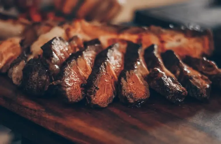 Foto: <a href="https://unsplash.com/@emersonvieira?utm_source=unsplash&amp;utm_medium=referral&amp;utm_content=creditCopyText" target="_blank">Emerson Vieira</a> / <a href="https://unsplash.com/s/photos/barbecue?utm_source=unsplash&amp;utm_medium=referral&amp;utm_content=creditCopyText" target="_blank">Unsplash</a>